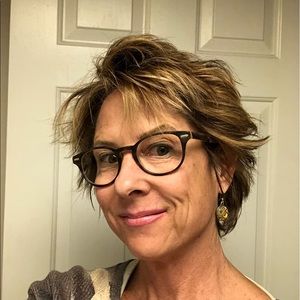 Meet your Posher, Carolyn